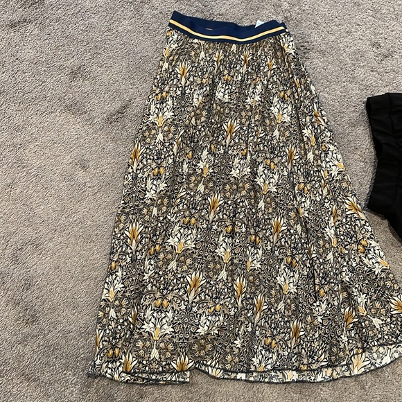 Skirts - Picture 6 of 6